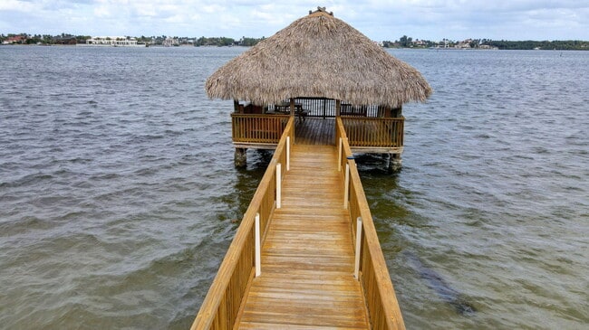 Building Photo - 8200 Lakeshore Dr