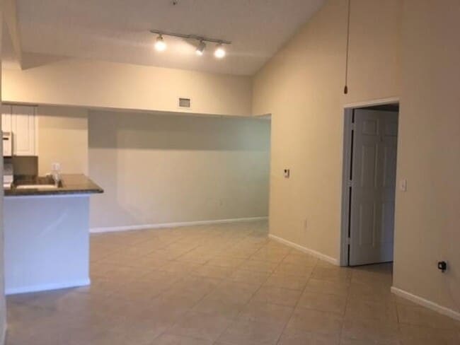 Building Photo - 284 Village Blvd