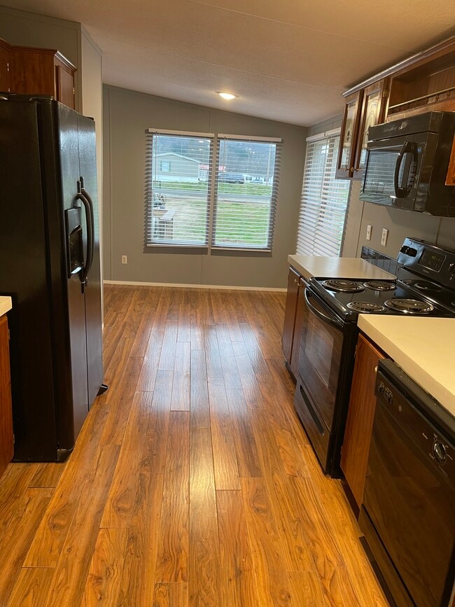 Building Photo - 310 Co Rd 109