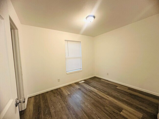 Building Photo - 746 Edgemont Ave