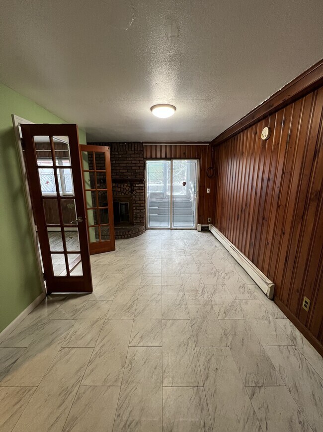 Building Photo - 157-11 45th Ave