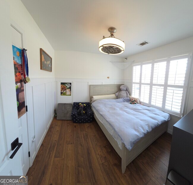 Building Photo - 1121 Vanessa Ave