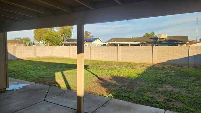 Building Photo - 2654 E Impala Ave