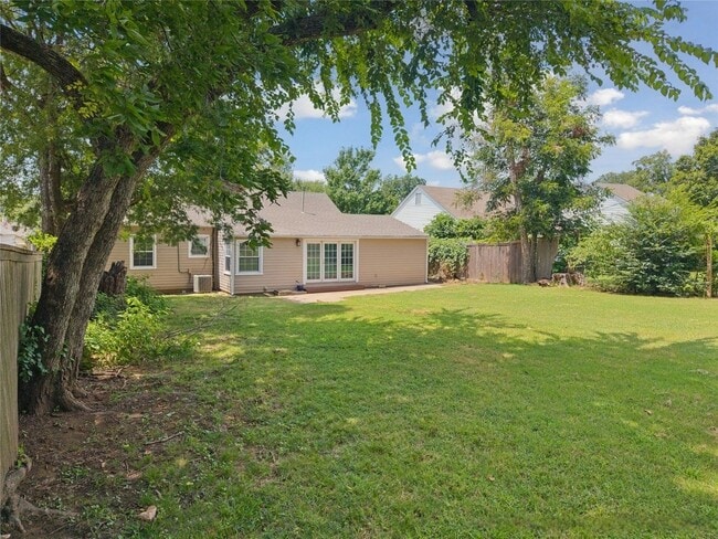 Building Photo - 1417 S Quebec Ave