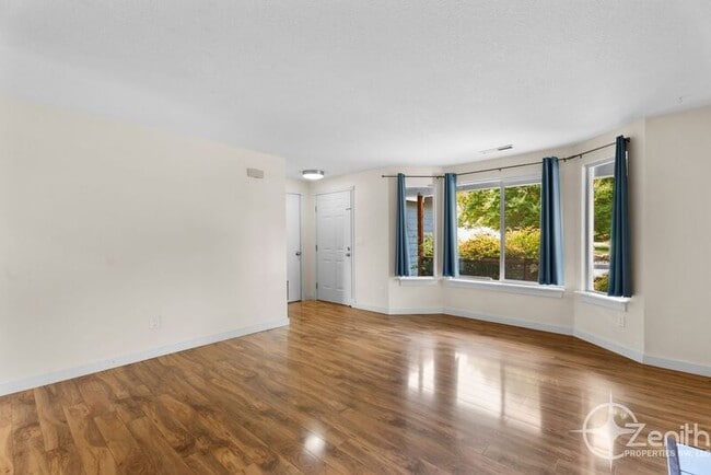 Building Photo - 16004 NE 47th St