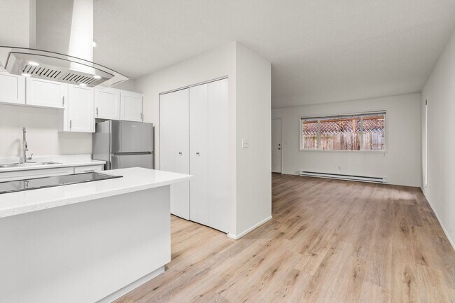 Building Photo - 1912-1914 SE Tacoma St.