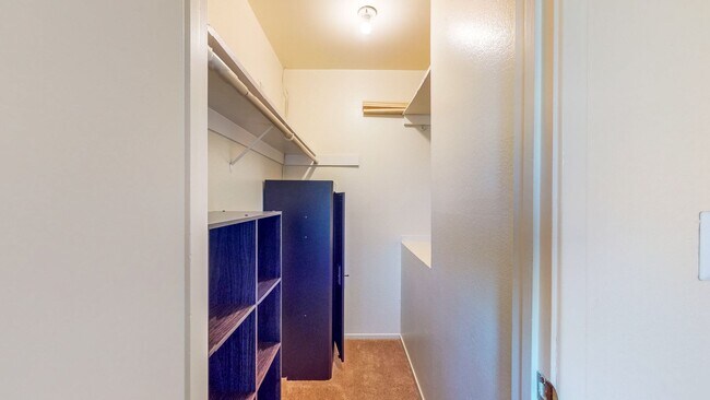 Building Photo - Rent Special! $100 off every month for duration of 1 year lease if moved in by February 1st! 2 St...