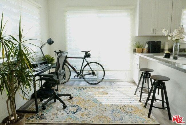 Building Photo - 1157 S Point View St