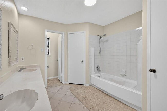 Building Photo - 6415 Grandvale Dr