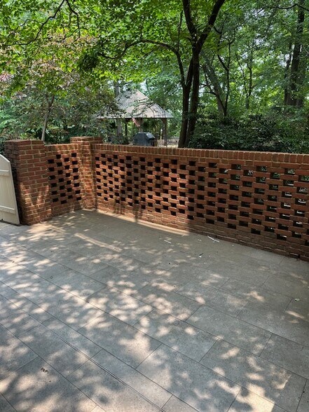 Building Photo - 2350 Montevallo Rd