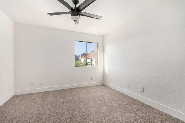 Building Photo - Updated 2-Bedroom COZY Condo Just Minutes ...