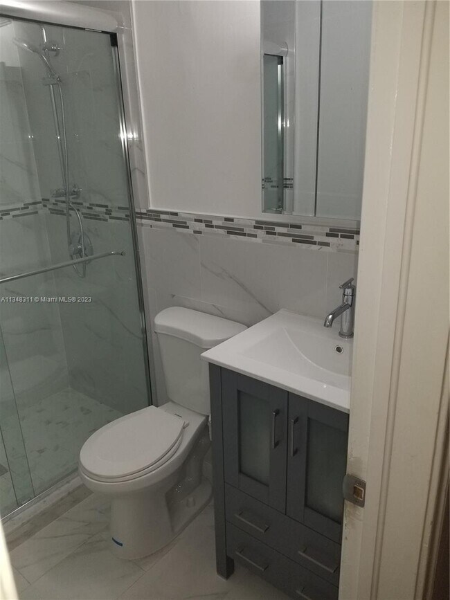 Building Photo - 1415 SW 17th Terrace