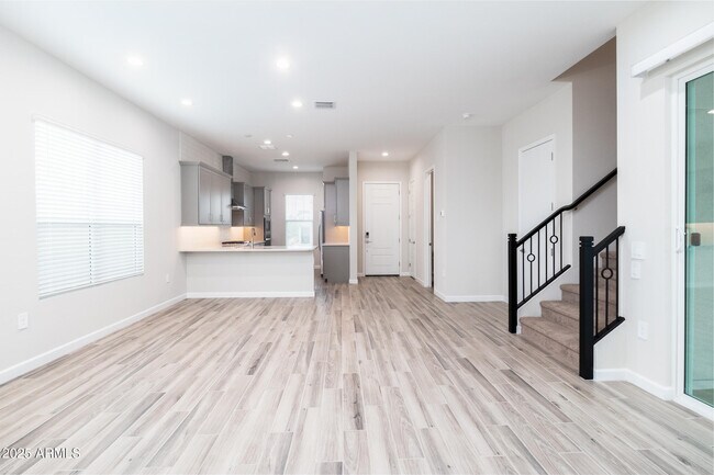 Building Photo - 5128 E Coolbrook Ave