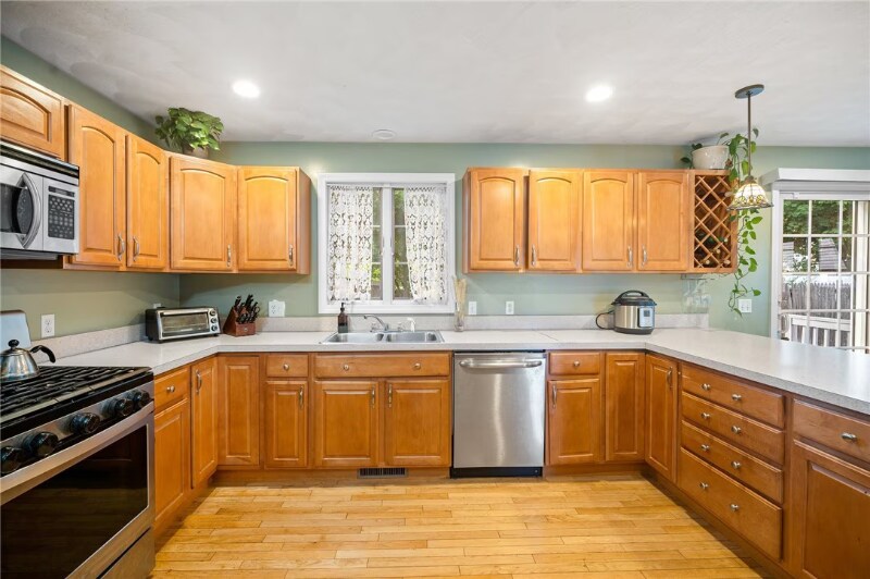 Building Photo - 75 Hagan St