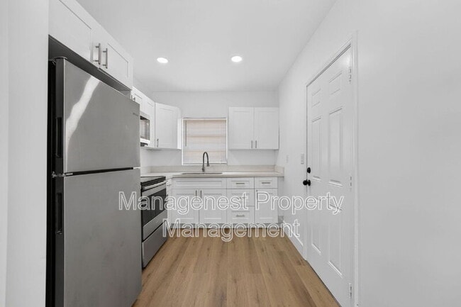 Building Photo - 614 SW 19th Ave
