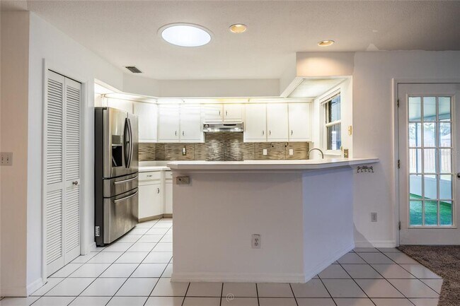 Building Photo - 923 Sand Crest Dr