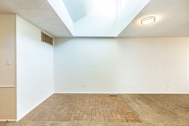 Building Photo - 1/2 Off 1st months rent