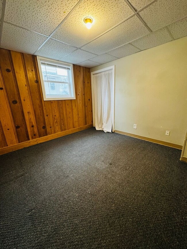 Building Photo - 620 N Main St