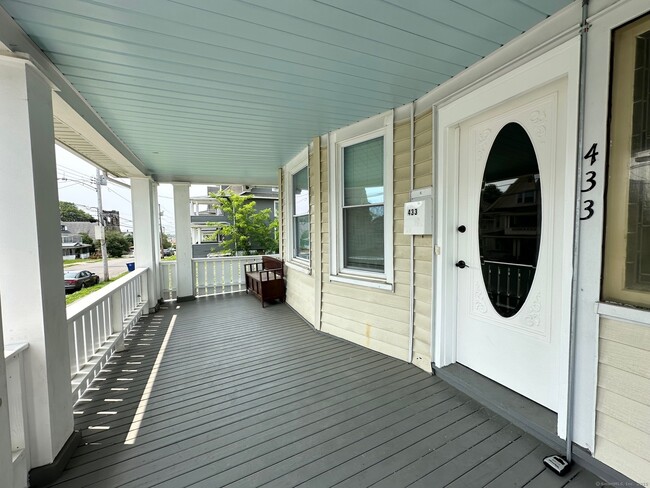 Building Photo - 433 Ridgefield Ave