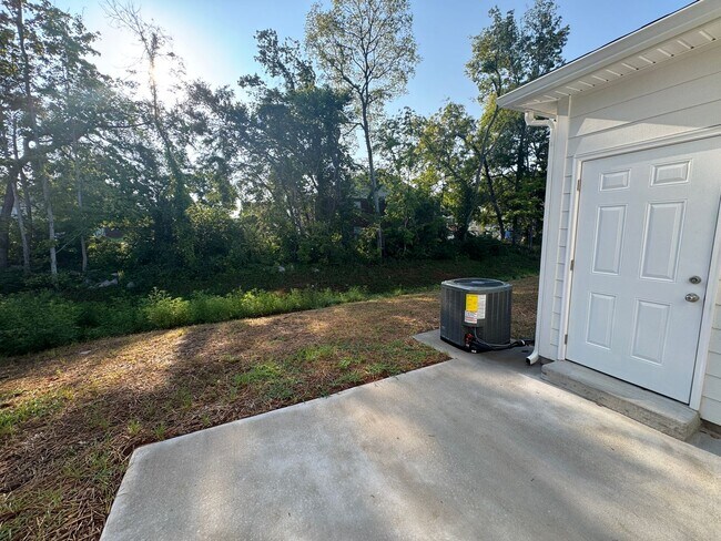 Building Photo - 201 Mountaindale Dr