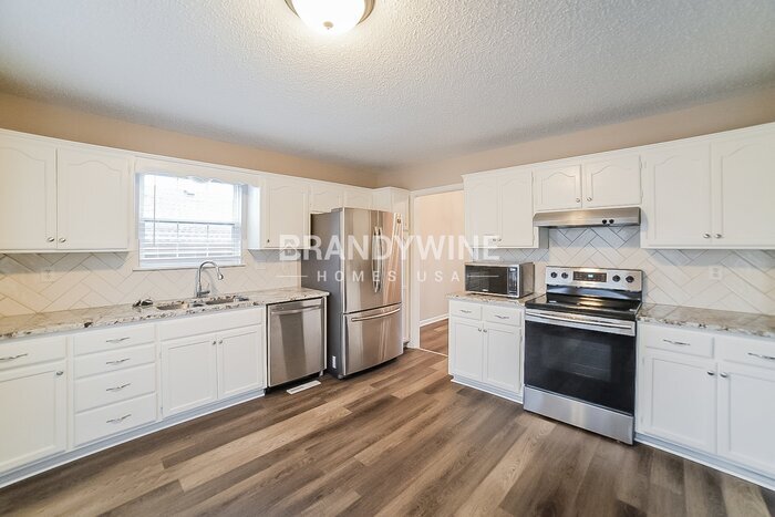 Building Photo - 914 SW Foxtail Dr