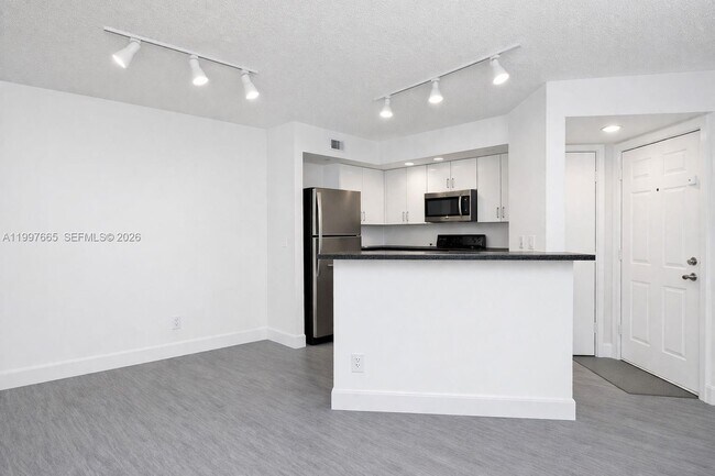 Building Photo - 12620 Vista Isles Dr