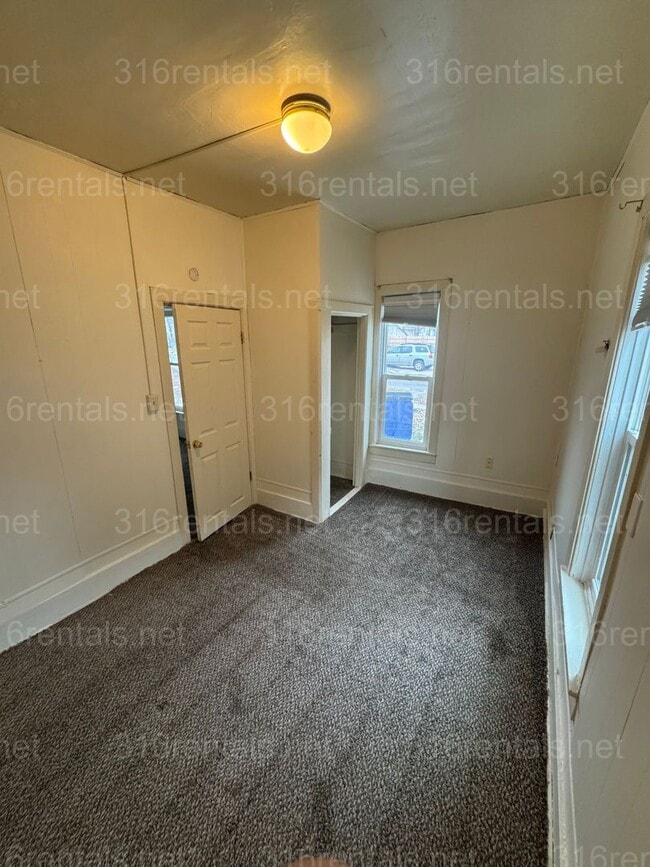 Building Photo - $700 - 1 bed 1 bath - Single Family Home