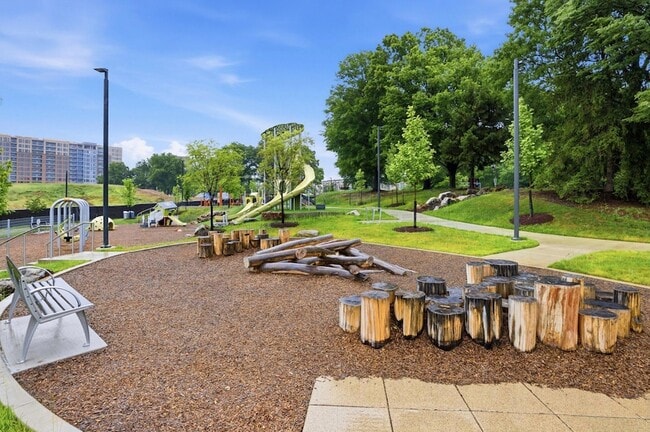 Building Photo - 6924 Rockledge Dr