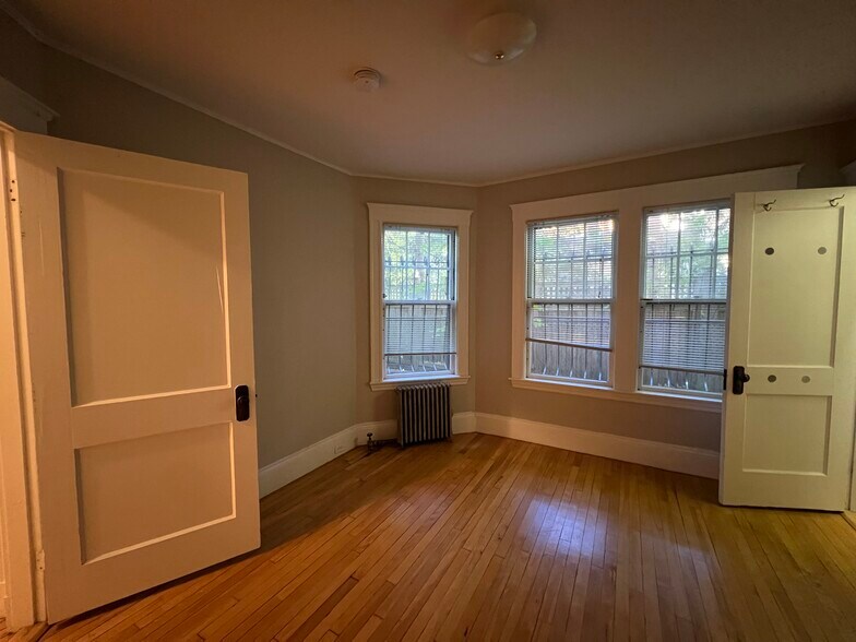 Building Photo - 11 Story St