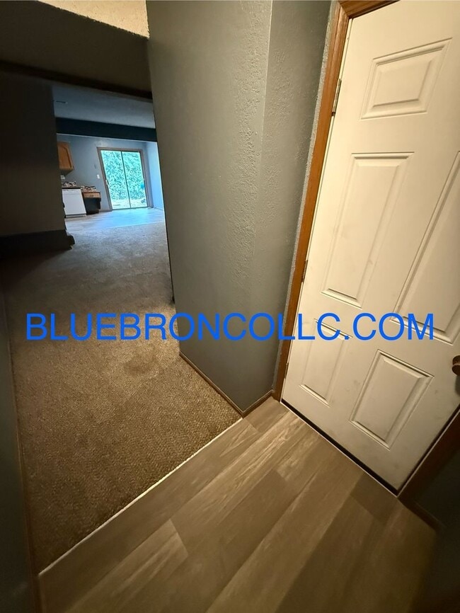 Building Photo - New flooring and fresh paint in this spaci...