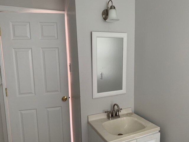 Powder room - 808 Lauber Rd