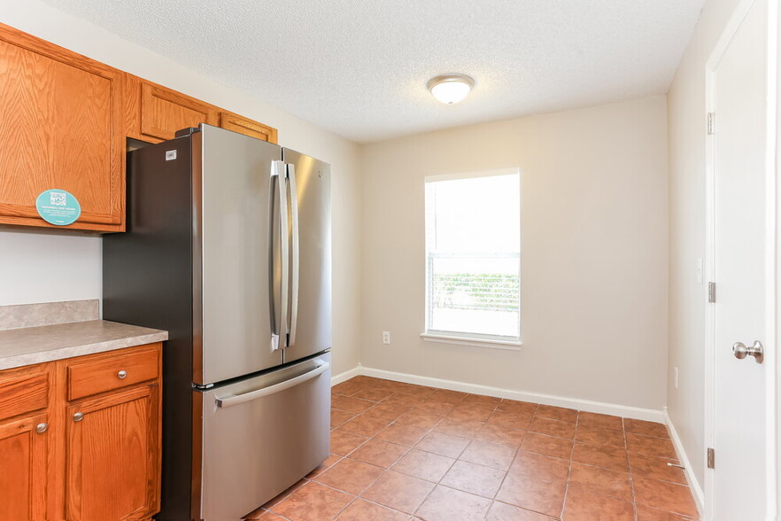 Building Photo - 7910 Cherry Blossom Dr S