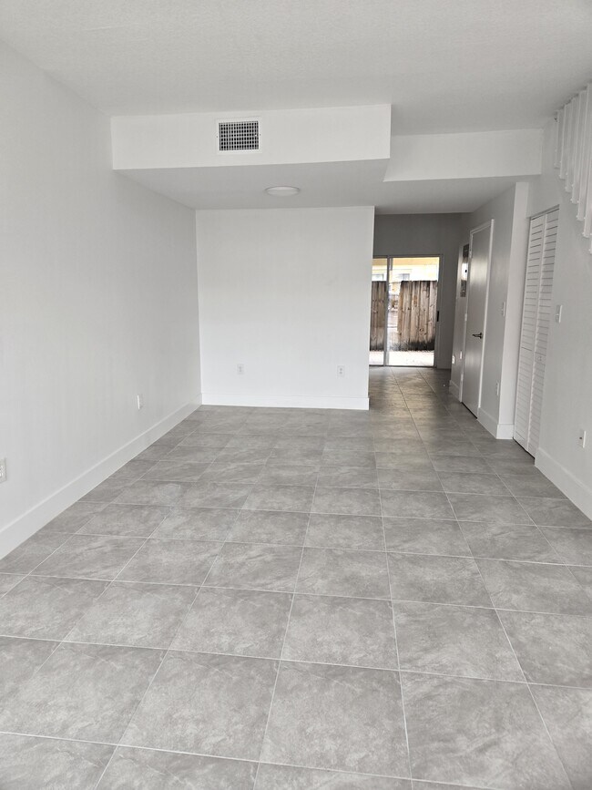 Building Photo - 209 NW 109th Ave