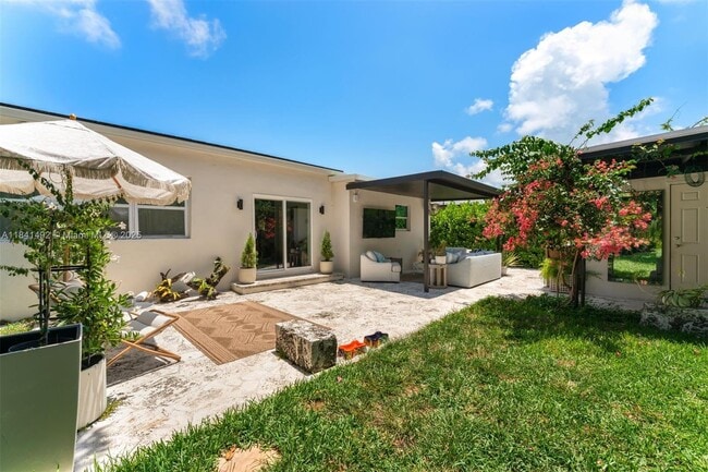 Building Photo - 1355 Biarritz Dr