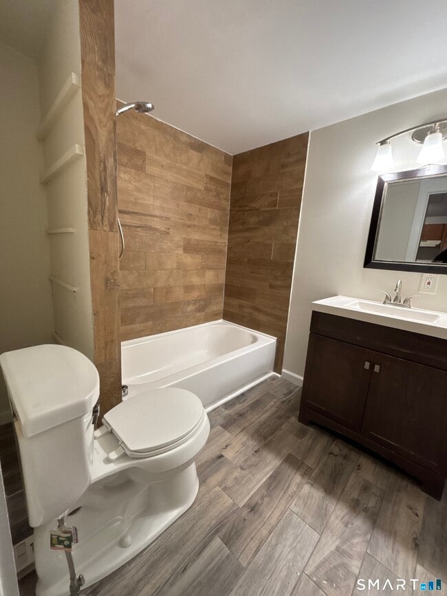 Building Photo - 456 N Main St