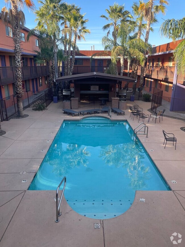 Building Photo - Pre-Leasing for July!! Lovely 3 Bedroom Co...