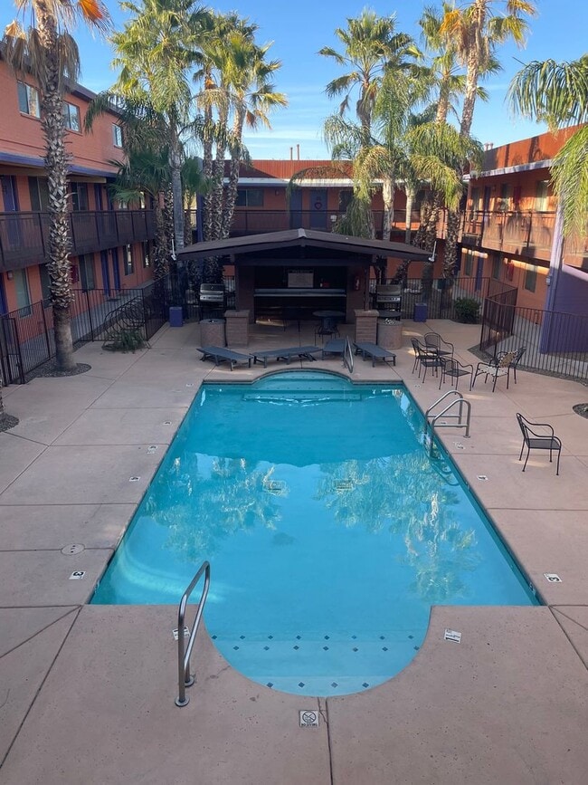 Building Photo - Pre-Leasing for August 1st!! Lovely 3 Bedroom Condo!! Close to the University of Arizona!! Perfec...