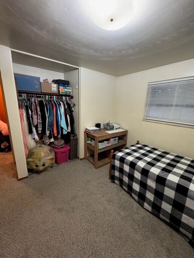 Building Photo - Spacious Split Level in Baldwin for Rent- ...