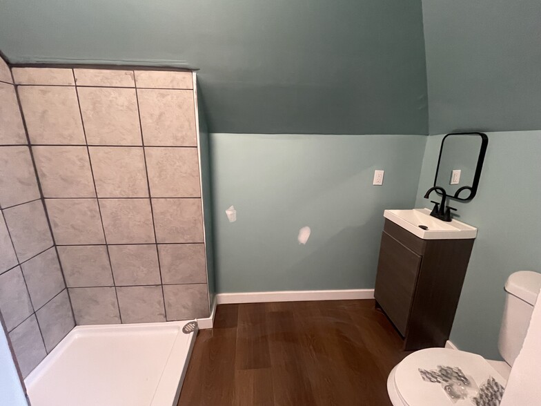 Work will be finished up by move in. - 7214 Meade St