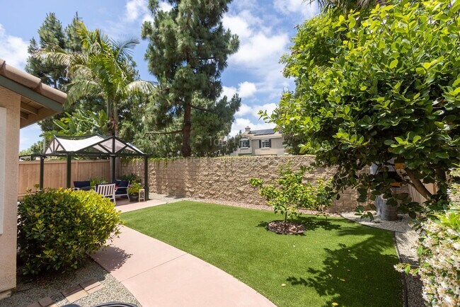 Building Photo - Gorgeous upgraded 4 bed 2.5 bath 2,216 sqft home with Remodeled Kitchen, Hardwood Floors, Tesla S...