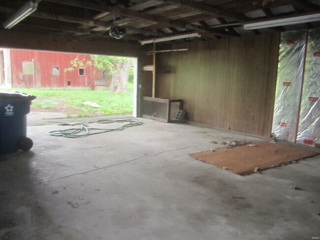 Building Photo - 9702 Mettert Rd