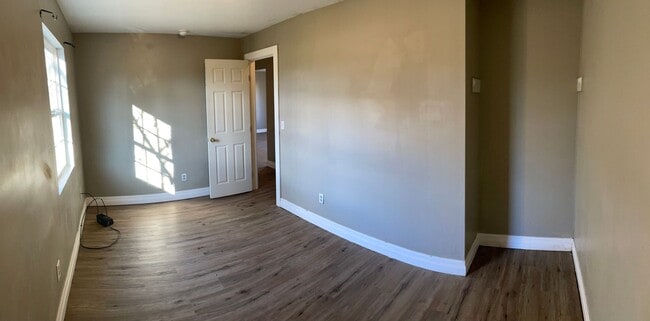 Building Photo - 2627 Fees S