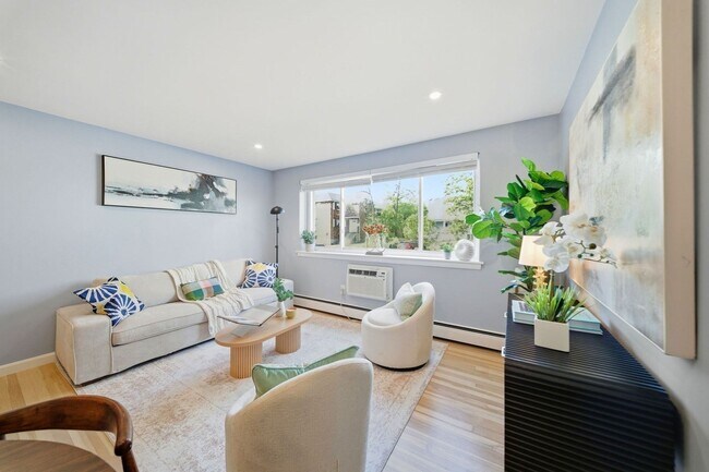 Building Photo - 8 Radcliffe Rd