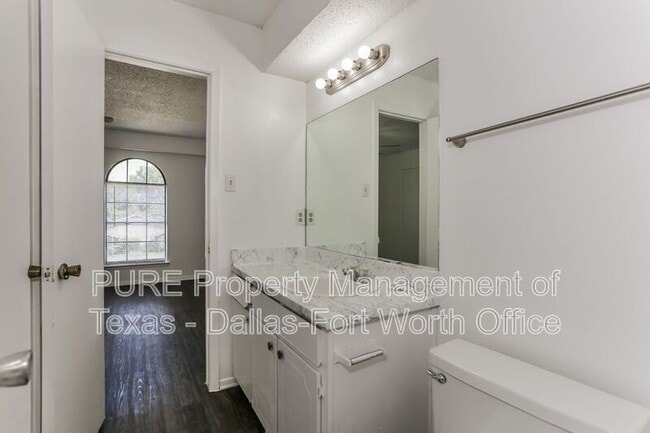Building Photo - 940 Southmoor Dr