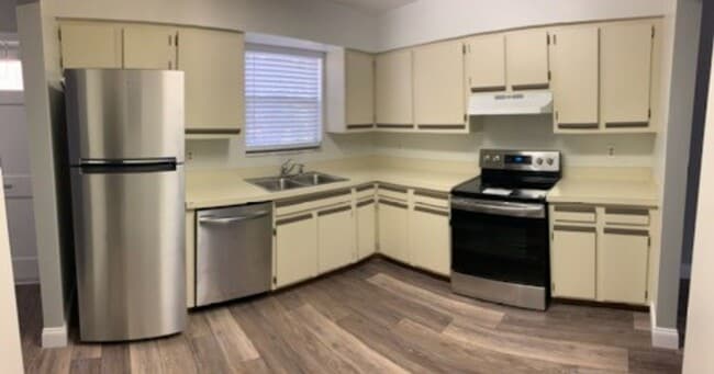 Building Photo - 200 St Andrews Blvd