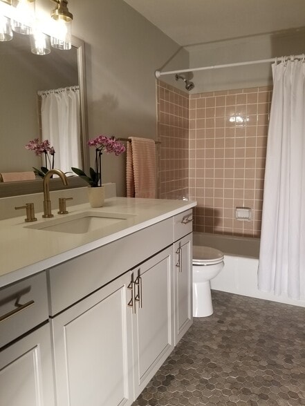 Building Photo - 1030 Davidson Dr