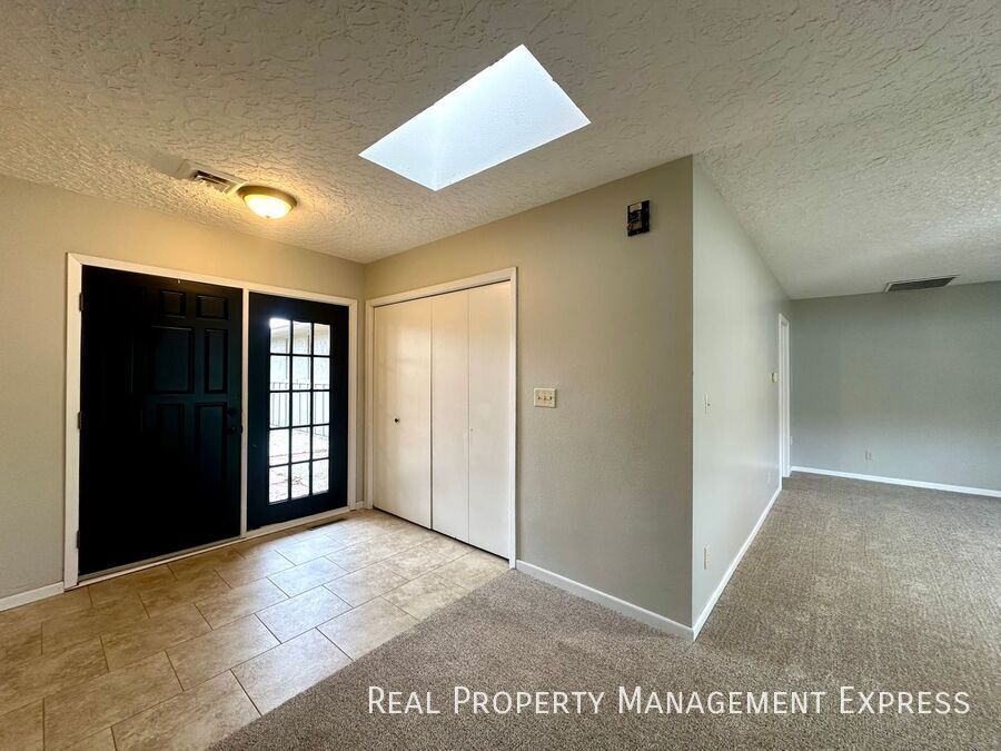 Building Photo - 5 Bedroom 4 Bath Home Blending Luxury and ...