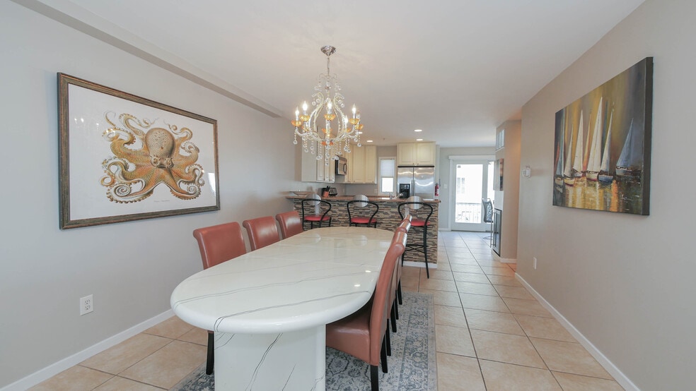 Building Photo - 137 S Berkley Sq