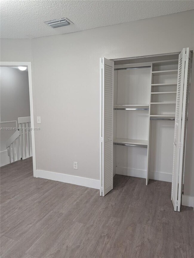 Building Photo - 641 NW 105th Way