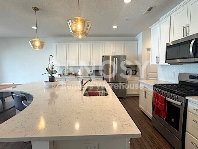 Building Photo - PRIME 3BD/2.5BA TOWNHOUSE IN MAPLE GROVE